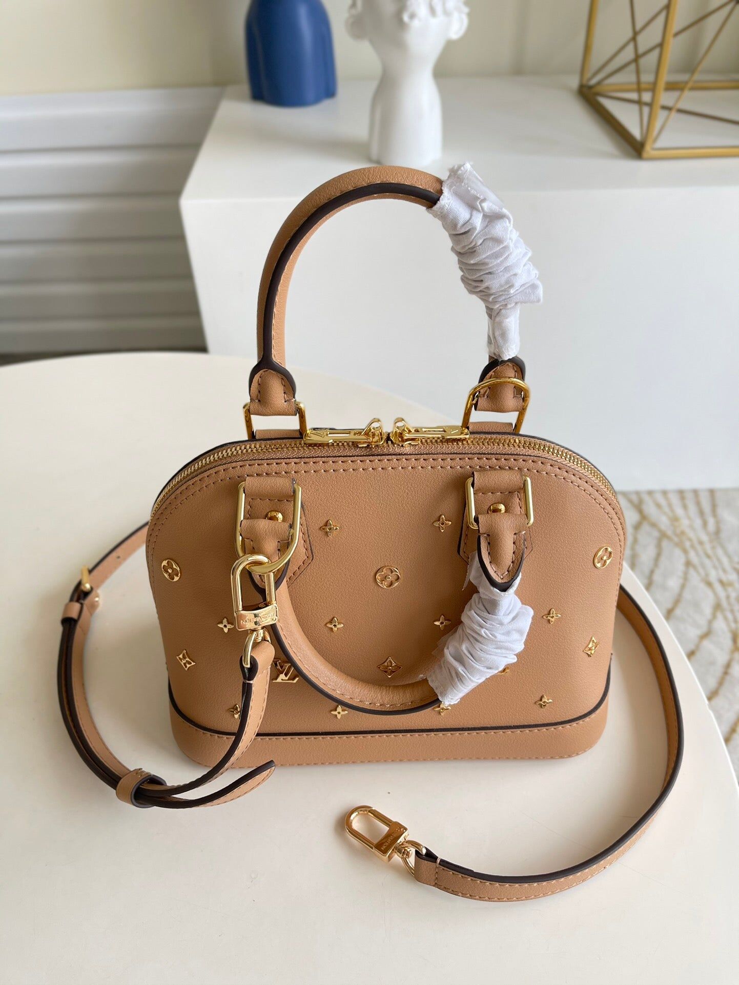 louis_vuitton_alma_bb_bag_4090.jpg