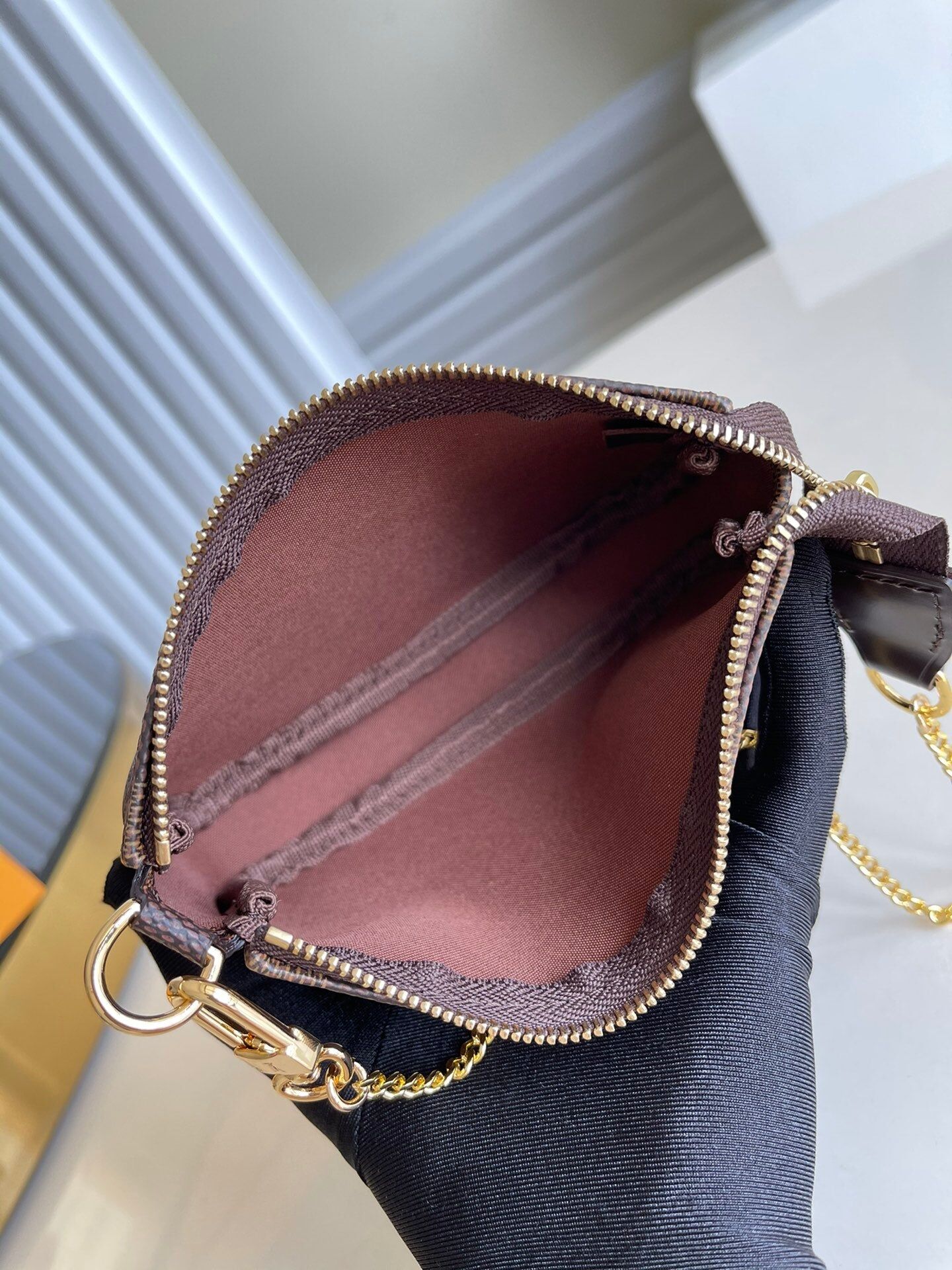 louis_vuitton_mini_pochette_accessories_bag_4002.jpg