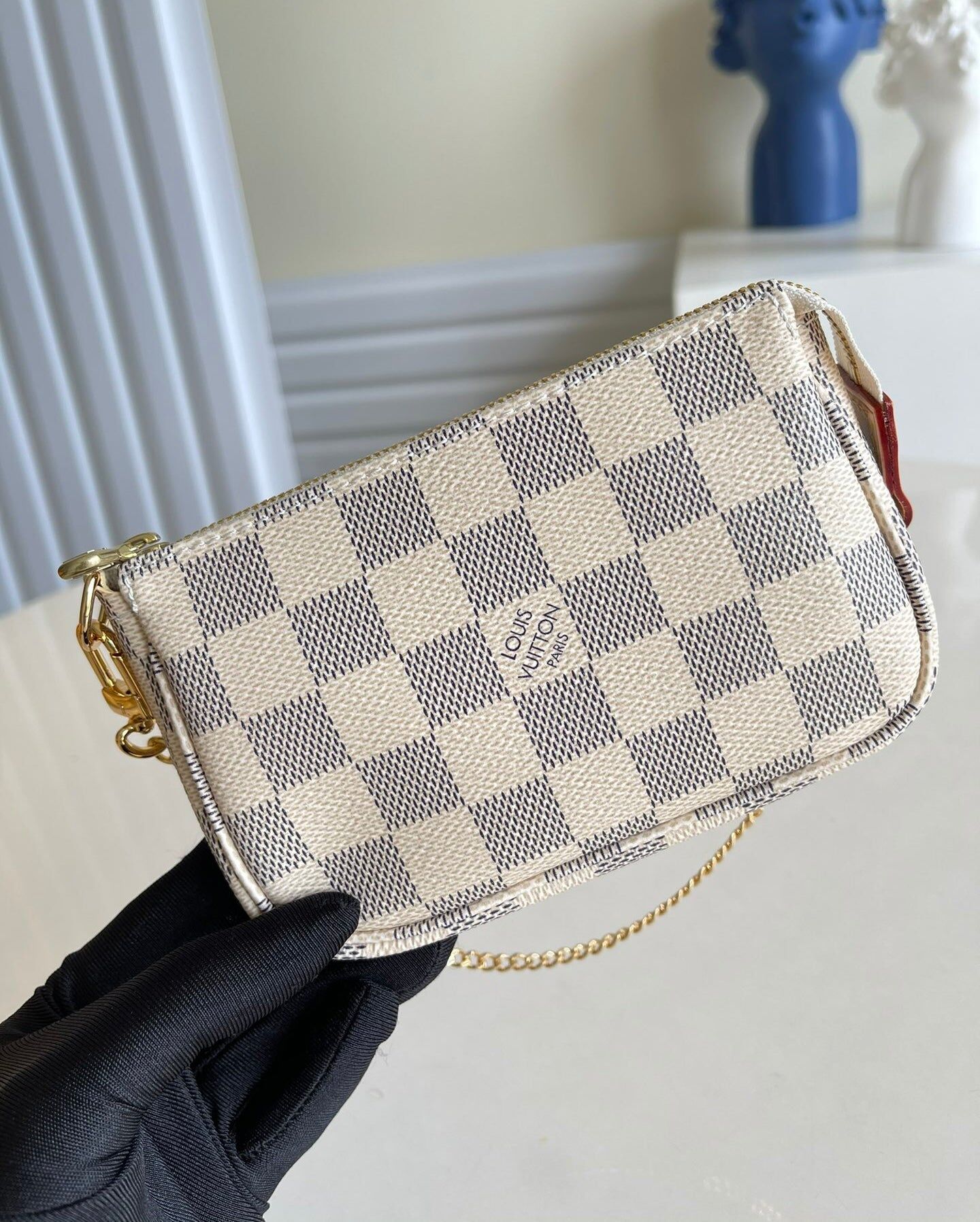 louis_vuitton_mini_pochette_accessories_bag_8405.jpg