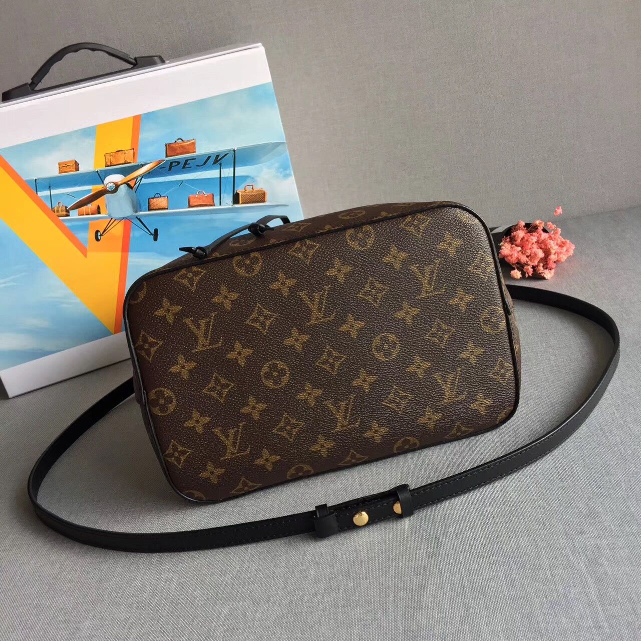 louis_vuitton_neonoe_mm_bag_3668.jpg
