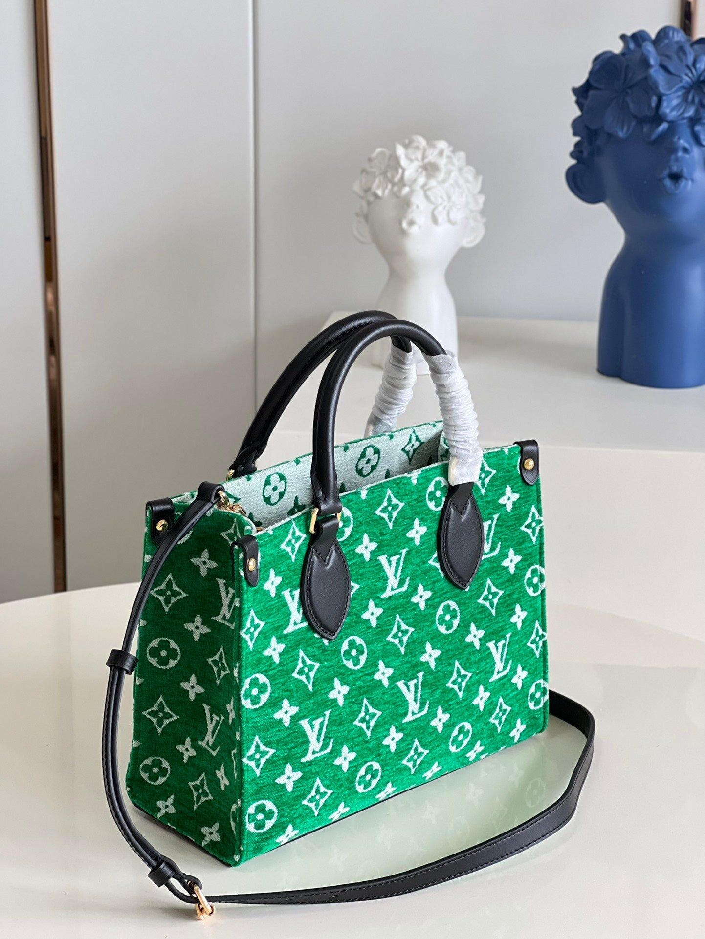 louis_vuitton_pm_onthego_bag_2606.jpg
